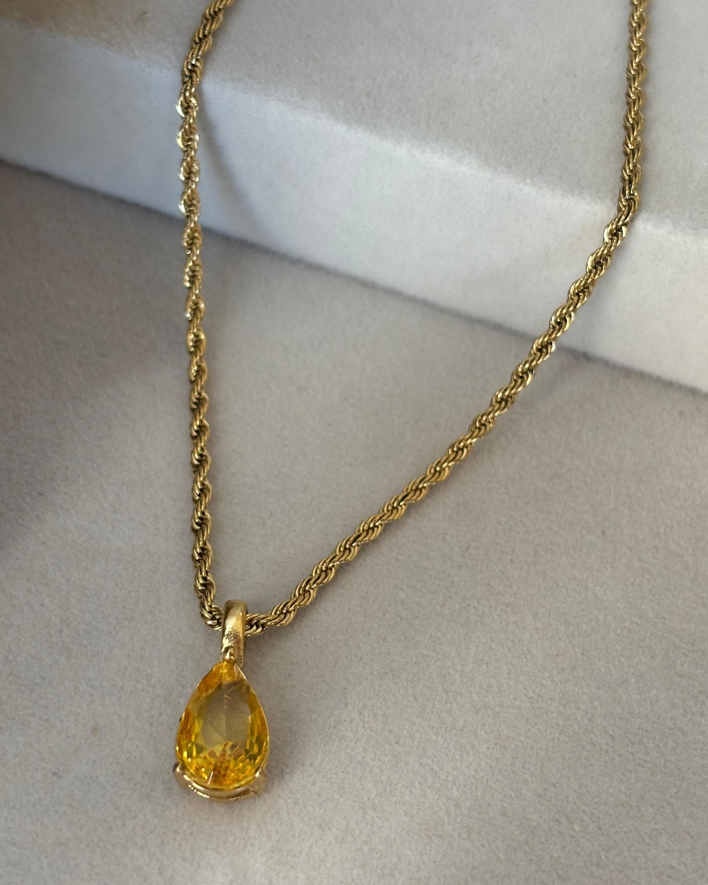 Collar Chakra Poder