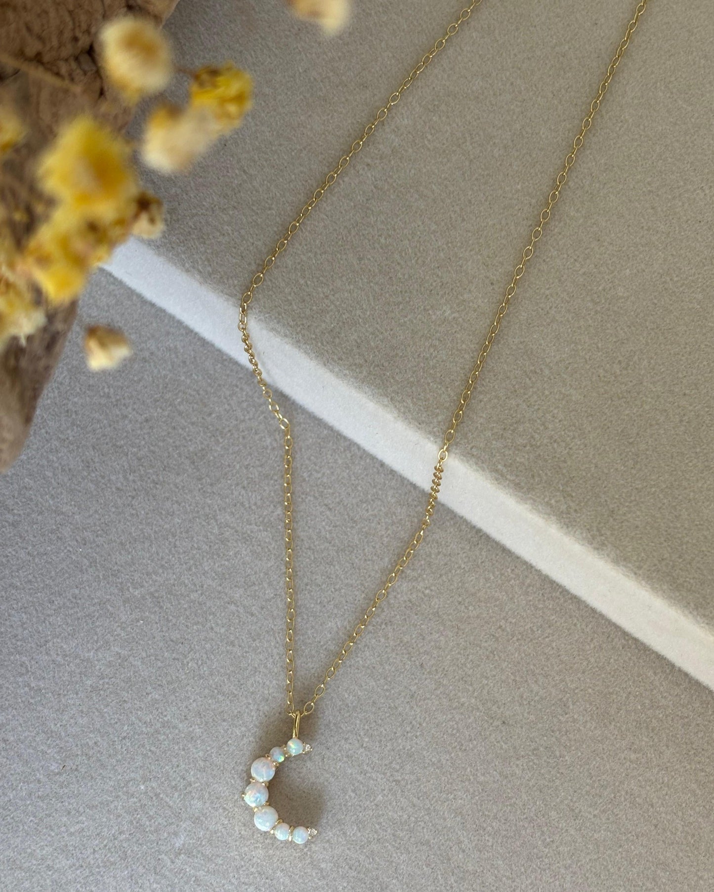 Collar Moon